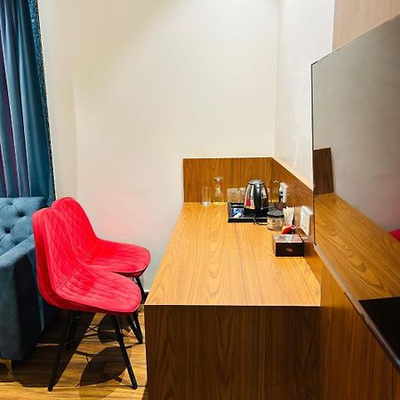 Hotel Swarn Bhoomi Канпур Екстериор снимка