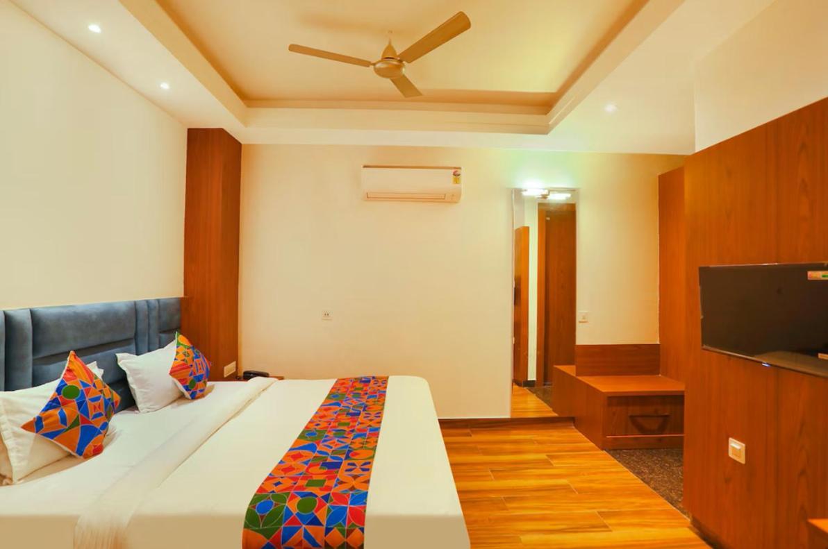 Hotel Swarn Bhoomi Канпур Екстериор снимка