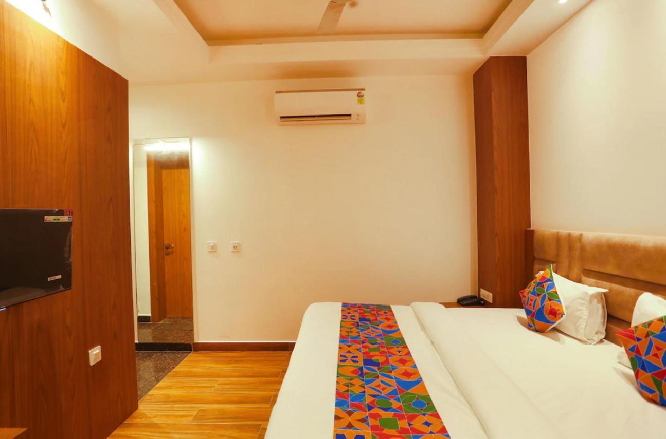 Hotel Swarn Bhoomi Канпур Екстериор снимка