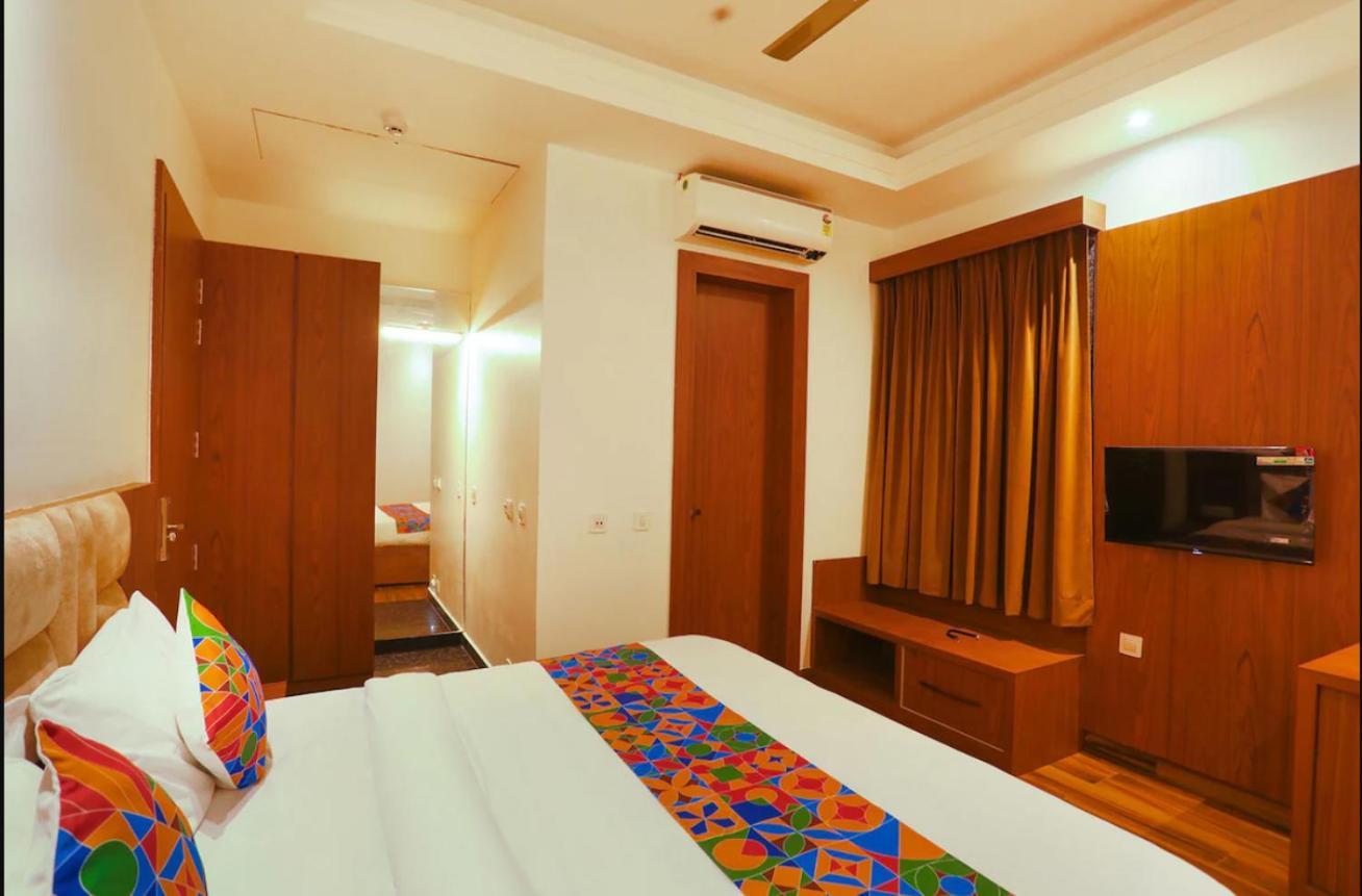Hotel Swarn Bhoomi Канпур Екстериор снимка