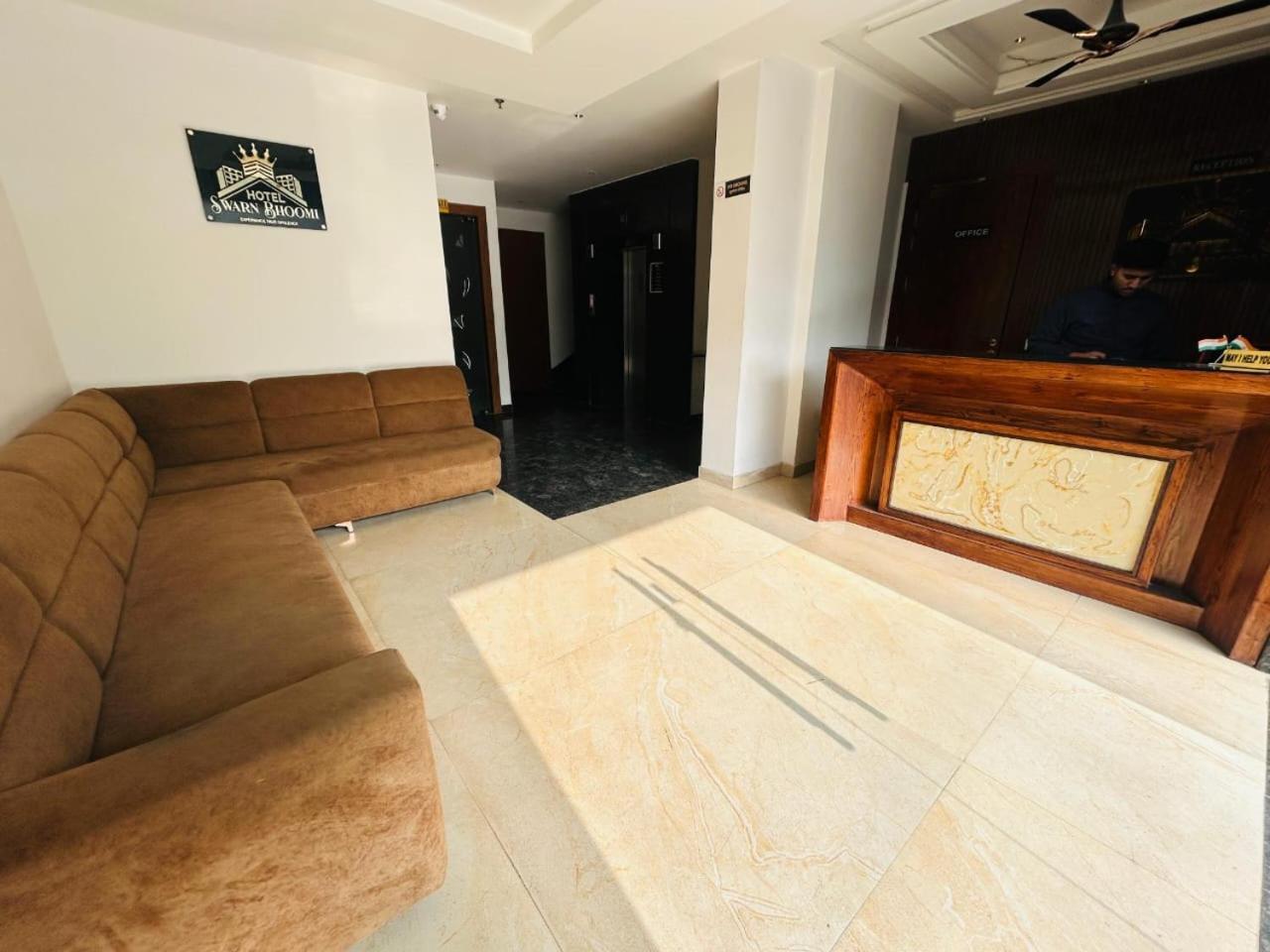 Hotel Swarn Bhoomi Канпур Екстериор снимка