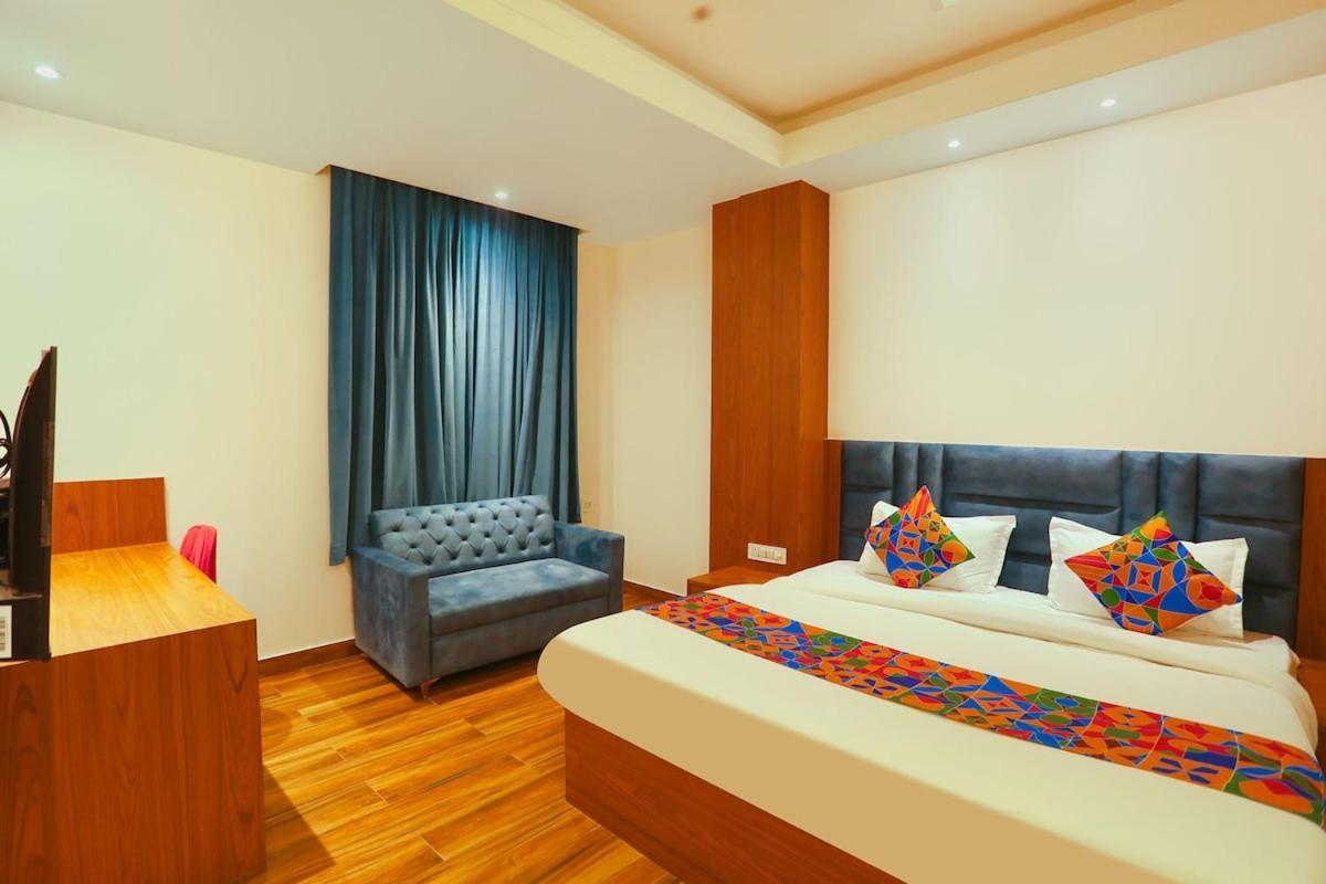 Hotel Swarn Bhoomi Канпур Екстериор снимка